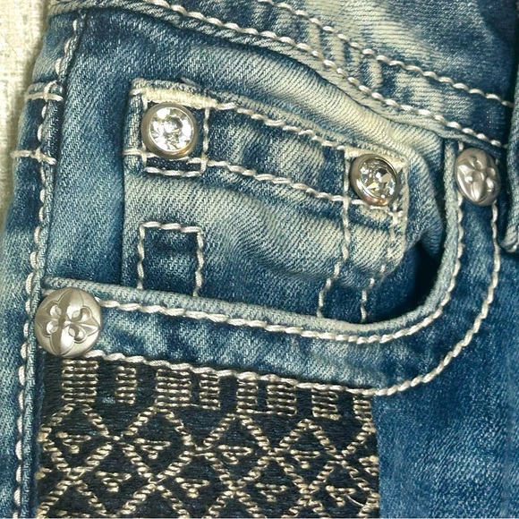Miss Me Embellished Bedazzled Cropped Capri Blue Jeans with Patchwork 27 - Picture 8 of 11